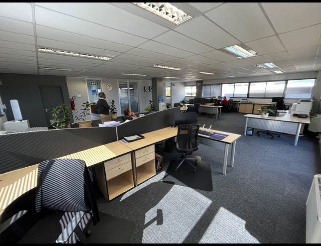 222M² OFFICE TO LET IN PINELANDS